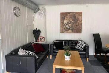 הוסטל Single Room With Shared Spaces