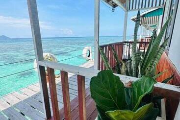 호텔 Bihing Angan Water Chalet