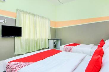 בית מלון כפרי Tangkak Mawadahh Inn Stay