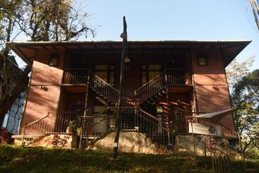 リゾートホテル Red Panda Jungle Camp A Unit Of Davinchi Homes Pvt Ltd