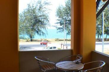 旅馆 Teluk Lipat Seaview Inn