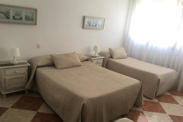 هاستل Hostal Jomarijo