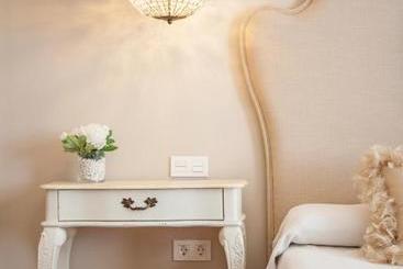 تختخواب و صبحانه Hi Valencia Boutique