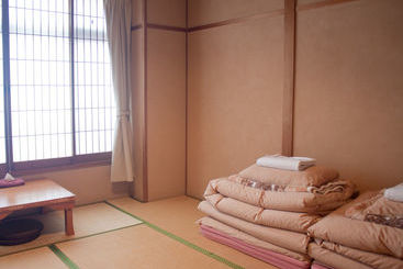 هتل Jhoppers Hida Takayama Guesthouse