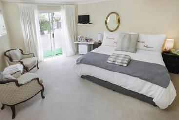 تختخواب و صبحانه Francolin Manor