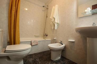 هتل Hostal San Roque
