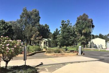 주택 Junee Tourist Park