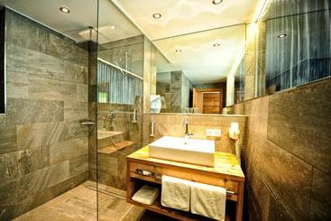 هتل Alps Lodge