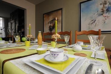 تختخواب و صبحانه R&breakfast