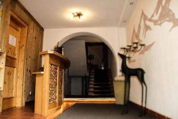 هتل Garni Apart Elfriede