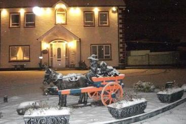 تختخواب و صبحانه Bed&Breakfast Burndale House