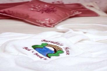 تختخواب و صبحانه Bed&Breakfast Burndale House