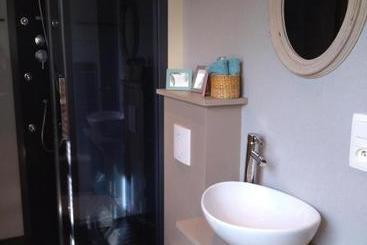 تختخواب و صبحانه Casa Cosi, Tourist & Business Suites & Flats With Reserved Parking, Private Sauna Available