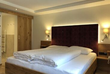בית מלון כפרי Garni Central   Zimmer   Studios   Apartments