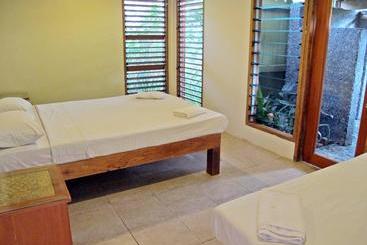هاستل Beachouse Resort