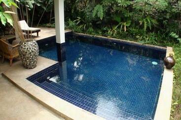 تختخواب و صبحانه Enkosa 4 Bedroom Wooden Luxury House