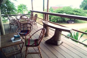 تختخواب و صبحانه Kepmandou Loungebar
