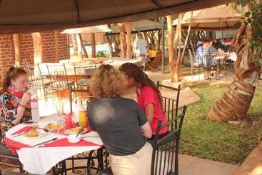 هتل Impala Safari Lodge