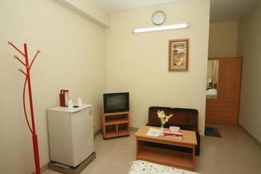 هتل Red Chillies Restaurant And Guest House