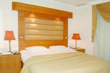 هتل Mirage Suites   Family Only