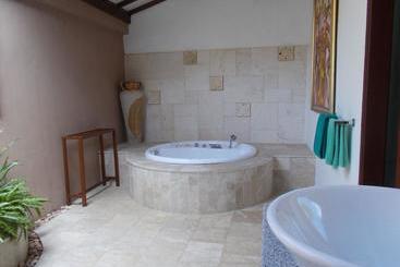تختخواب و صبحانه Puri Mas Spa Resort