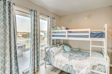 קוטג'' Bright Kitty Hawk Home W/ Hot Tub, Walk To Beach!