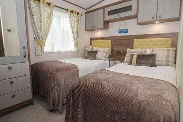 Whispering Willows 2 Bed Lodge In Scarborough