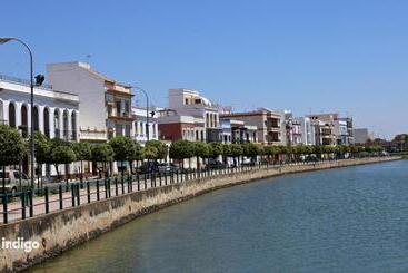 膳宿费 Casa Cristóbal Colón Habitaciones Con Vistas A Semana Santa Y Fiestas