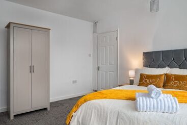 住所  Immaculate 5 Bed House In Leeds