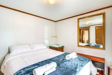 קוטג'' Valley View Lodge  Rural Home In Bridgeport!