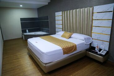 هتل Byhours Astor