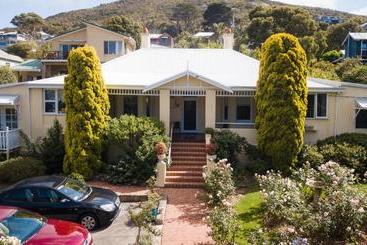 تختخواب و صبحانه Dunmoylen House