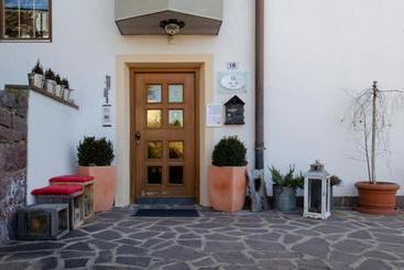 تختخواب و صبحانه Raschötzhof