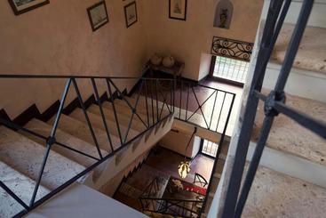 تختخواب و صبحانه La Meridiana Relais