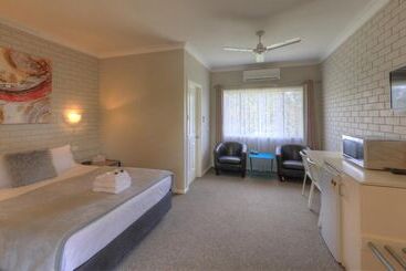 מוטל Hilldrop Motor Inn