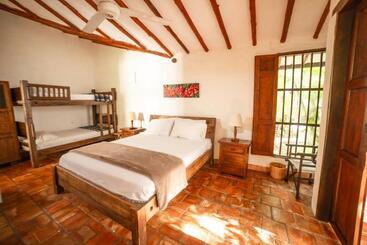 هتل Masaya Achiotte   Family Superior Room   Colombia