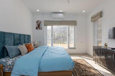 פנסיון The Chirpy Bungalow By Luho Leisure