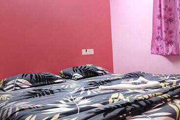 پانسیون La Tanvi Villa @serenity Beach Side