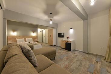 Trakhei̇a Otel