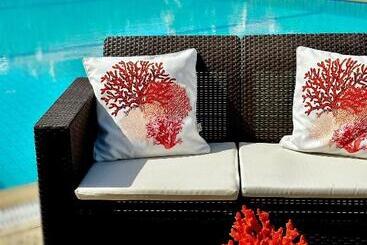 住宿加早餐 The Home By An