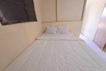 酒店 Spot On 93840 Guest House Amanda Syariah