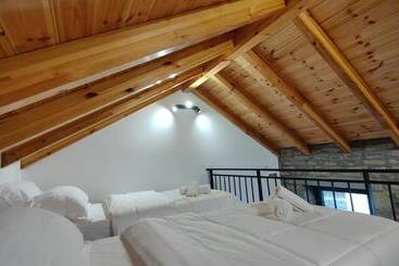 بنسيون Gogo Moustache Guest House