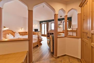 هتل Villa Monica