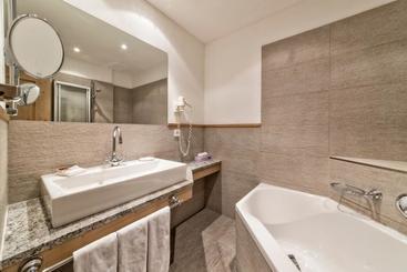 هتل Villa Monica