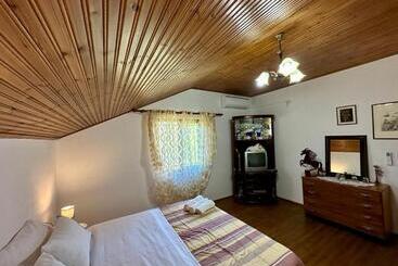 پانسیون Lakeview Escape Koman