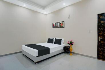 בית מלון כפרי O The Elegance Resort