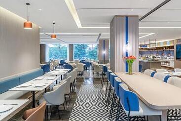 هتل Holiday Inn Express Shangri La By Ihg