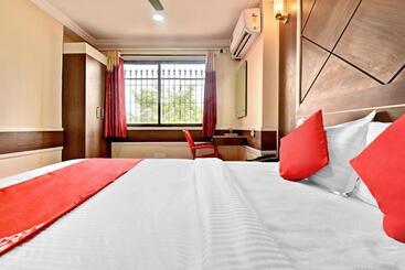 Oyo Hotel Clarks