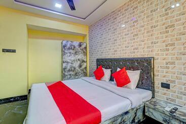 فندق Kirtiraj Lodging And Boarding