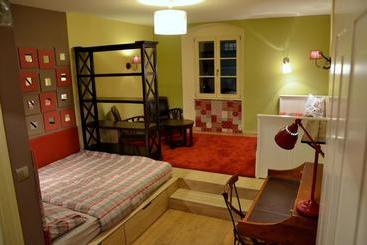 تختخواب و صبحانه Muzikafe   Home Of Culture